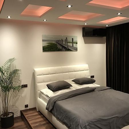 Apartment Lupacova Прага Екстериор снимка