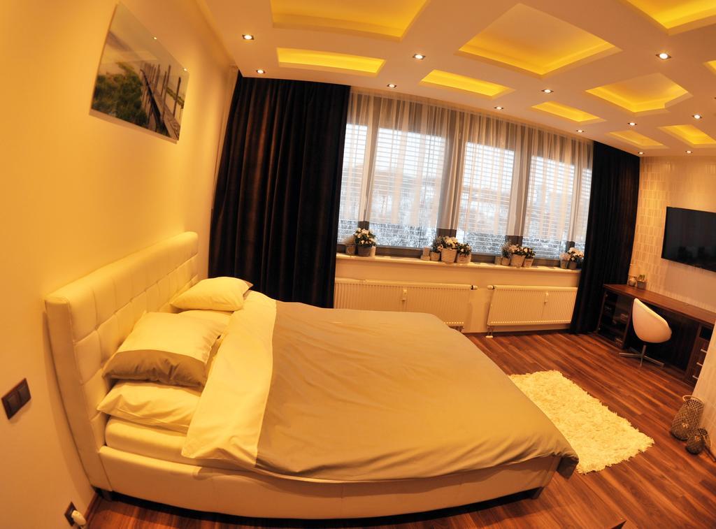 Apartment Lupacova Прага Екстериор снимка